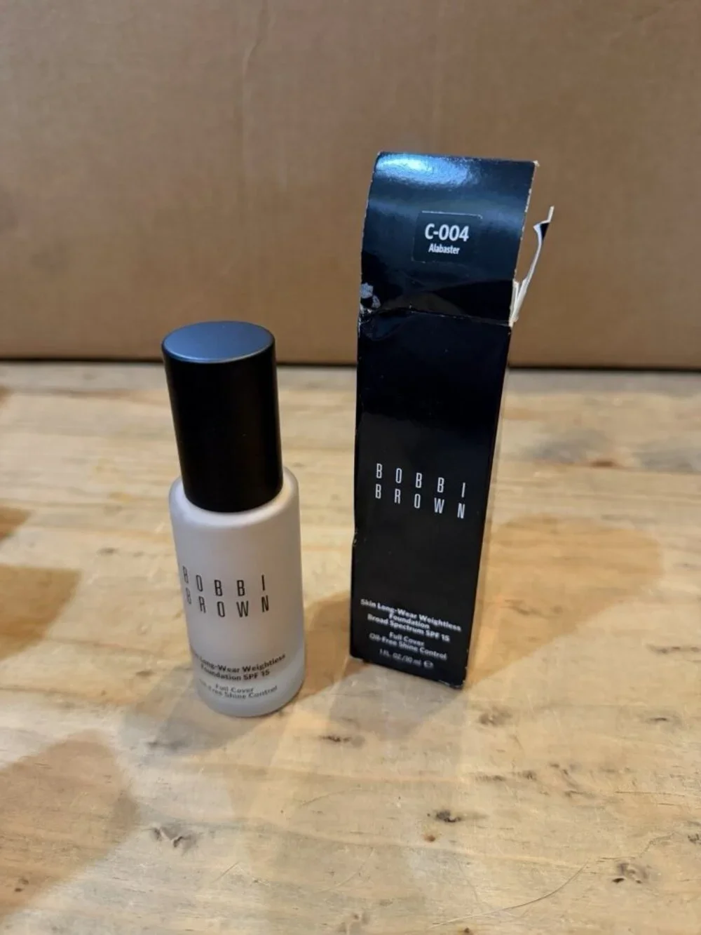 BOBBI BROWN Skin Long-Wear Weightless Foundation SPF15 C-004 Alabaster 1 oz